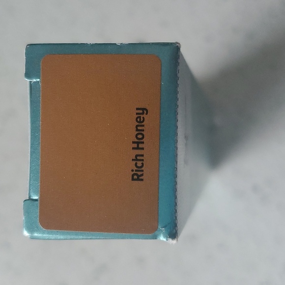 Makeup - Picture 2 of 2